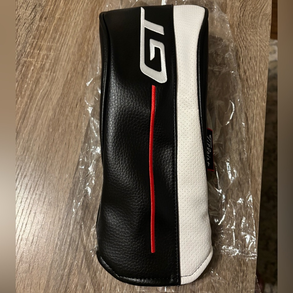 Titleist Black and White Golf Bag with Red Accent